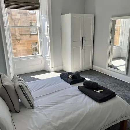 Luxury 3 Bed Flat In Edimburgo