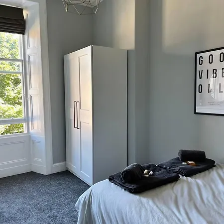 Luxury 3 Bed Flat In