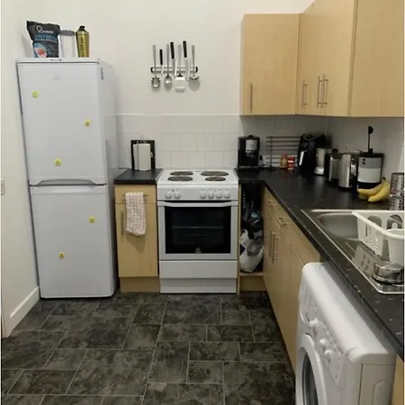 Apartment Fantastic Two Bedroom Flat. Quick Bus Routes Into Town. *