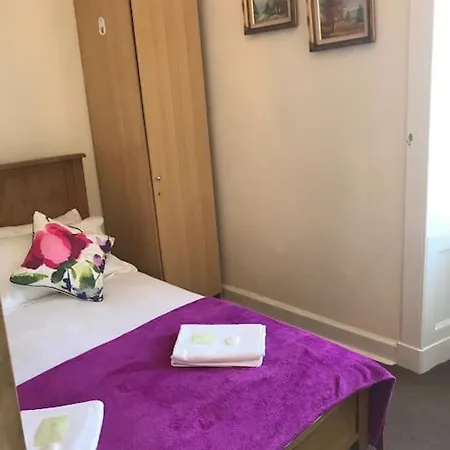 3 Bedrooms For Upto 6 Daire *