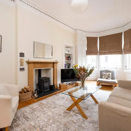 Tasteful 1-bedroom Near Meadows *