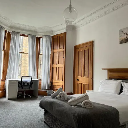 Specious Retreat With Famous Park Views Эдинбург