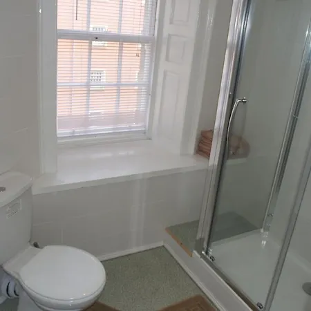 爱丁堡尼德里街公寓 *