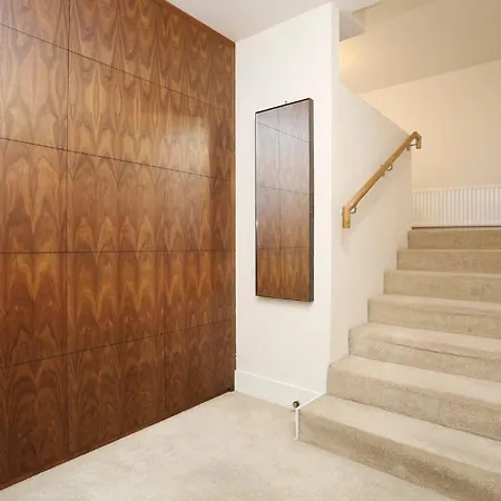 דירה Stunning West End Hub אדינבורו