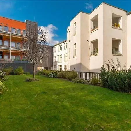 Spacious 2 Bedroom