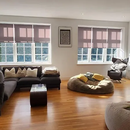 Spacious 2 Bedroom
