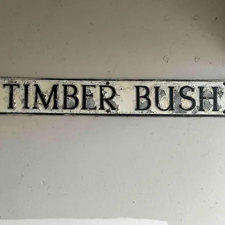 Timber Bush Apartment *