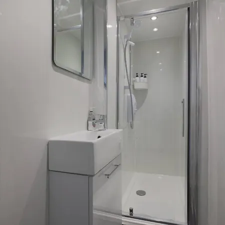 Cosy & Broughton 2br Near Centre *