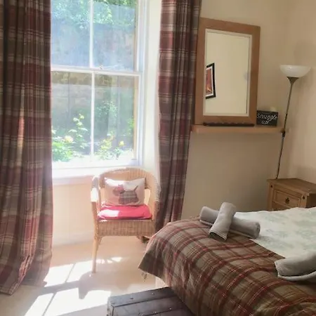 Апартаменты Caledonian - Charming 1 Bed Flat Эдинбург