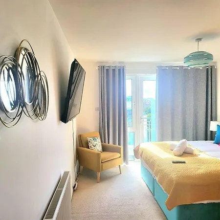 Beautiful Penthouse Sleeps 6 On Actual Beds *
