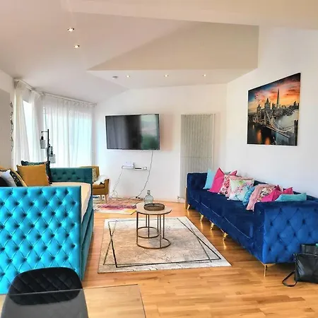 Beautiful Penthouse Sleeps 6 On Actual Beds Edinburg