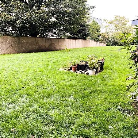 Spacious, And Newly Decorated Apartment Edinburgh