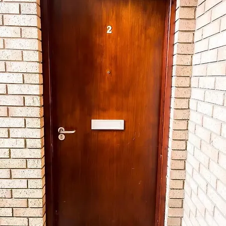 Spacious, And Newly Decorated 爱丁堡