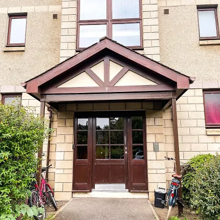 Spacious, And Newly Decorated * Edinburgh