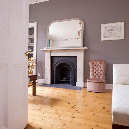 Joivy Splendid Near Haymarket * Edinburgh