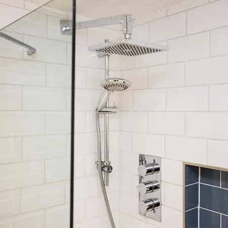 Joivy Splendid Near Haymarket