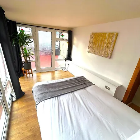 Chalet Elegant 2 Bedroom Edinburgh