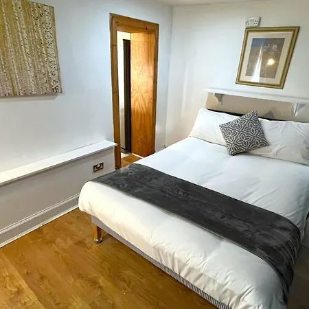Elegant 2 Bedroom