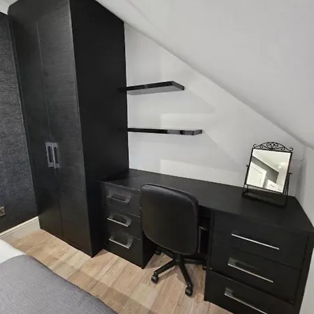 Luxury Double With Private Bathroom * אדינבורו