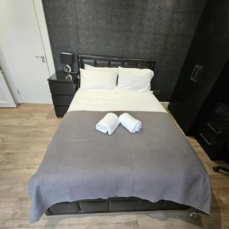 Luxury Double With Private Bathroom בית אירוח