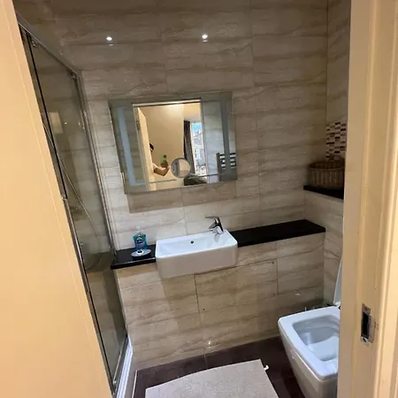Luxury Double W/ Private Bathroom 홈스테이 에든버러