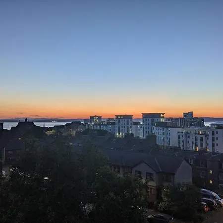 Apartment Peaceful Oasis By The Sea Edinburgh