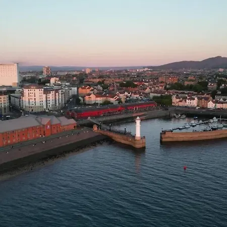 Peaceful Oasis By The Sea Apartment *