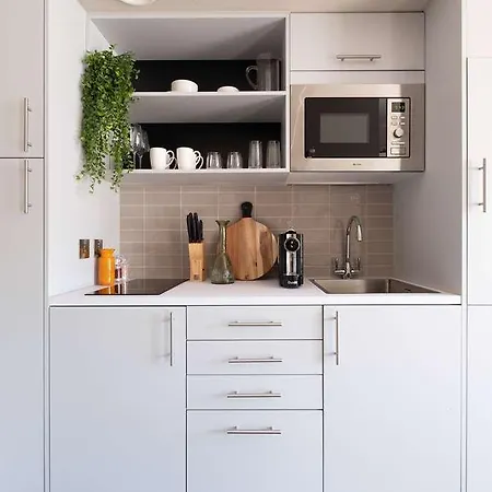 Heeton Concept Queen Street 4*