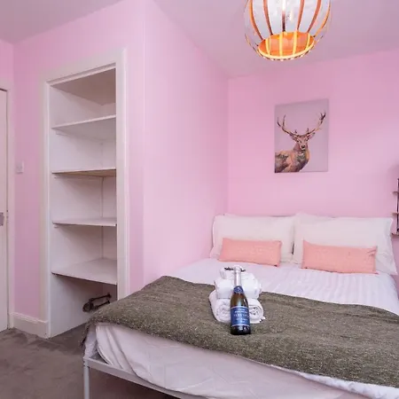 Warm 1bed Flat Leith Walk *