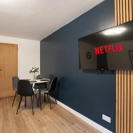 Modern 2bed Apartment-free Parking *