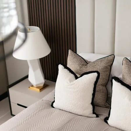 Sovo - Luxury Romantic Westend With Jacuzzi Bath 아파트
