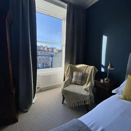 Bed & Breakfast West End Townhouse *