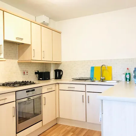 Apartment Spacious Retreat At Prime Location With Free Parking& Balcony