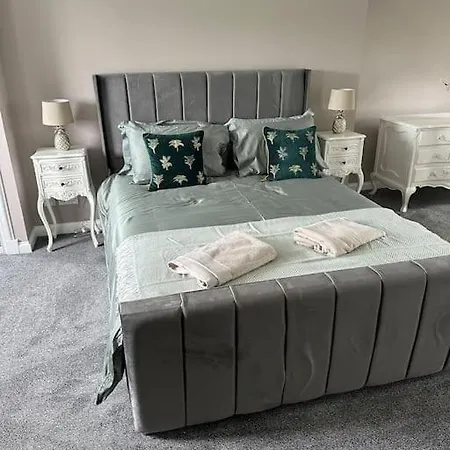 Cameron Coach House Modern In Murrayfield Edimburgo