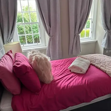 Cameron Coach House Modern In Murrayfield Edimburgo