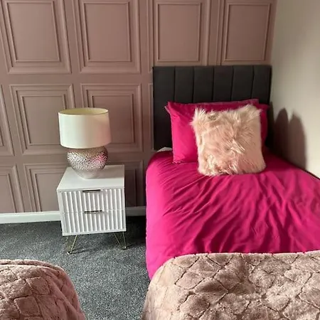 Cameron Coach House Modern In Murrayfield אדינבורו