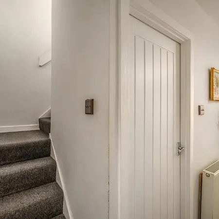 The Riverside Hideaway By Calton Living *