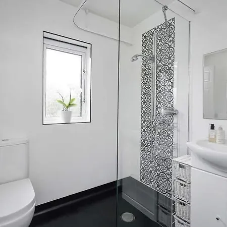 House With Garden And Parking 15 Min To Center