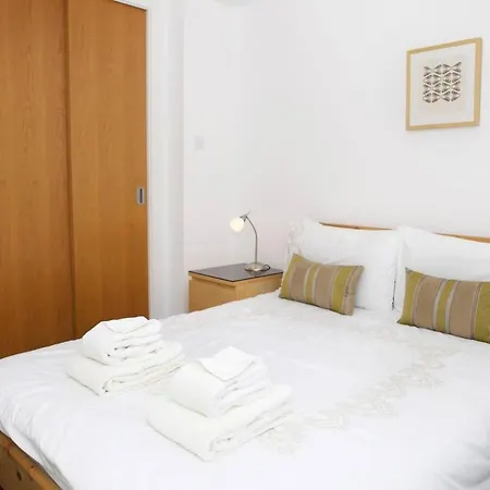 Joivy Inviting Flat With Parking In Canonmills شقة
