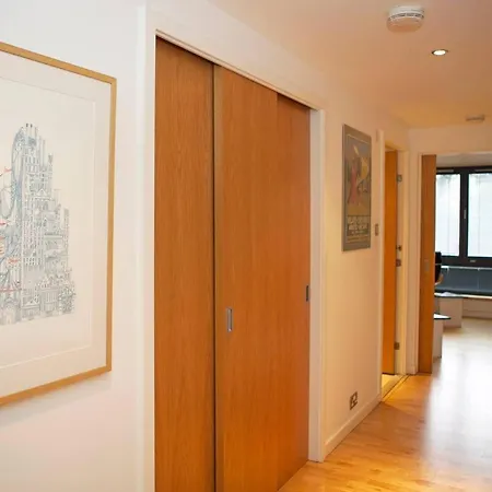 شقة Joivy Inviting Flat With Parking In Canonmills