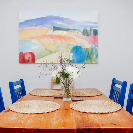 2-bedroom Old Town Apartment Edinburgh
