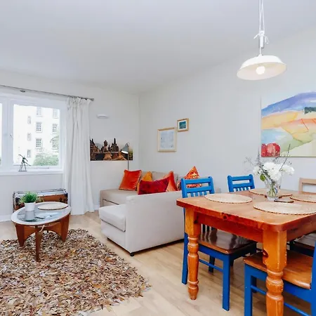 2-bedroom Old Town Apartment Edinburgh