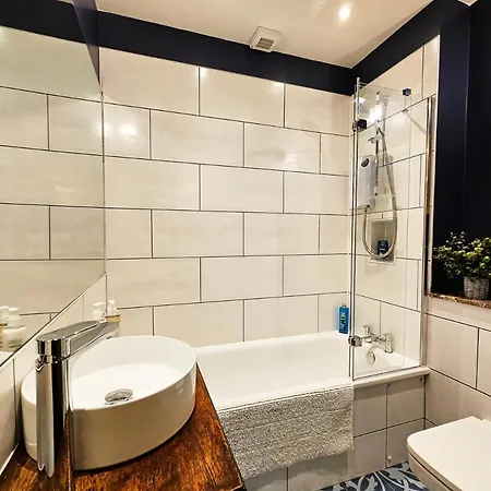 Unique New Town Near Princes Street