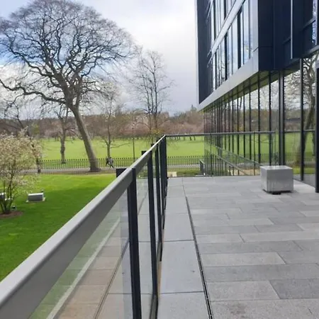 Apartment The Simpson - Luxury 2 Bed - Private Parking Edinburgh