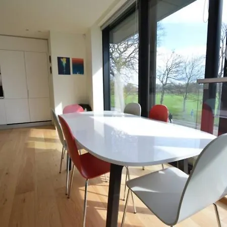 Apartment The Simpson - Luxury 2 Bed - Private Parking