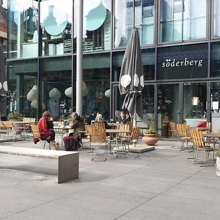 The Simpson - Luxury 2 Bed - Private Parking Apartment Edinburgh