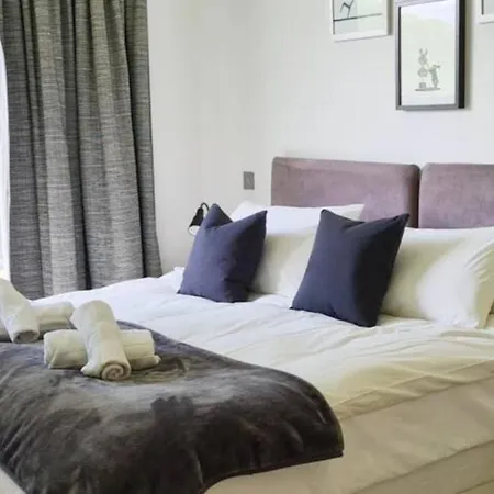 Apartment The Simpson - Luxury 2 Bed - Private Parking Edinburgh