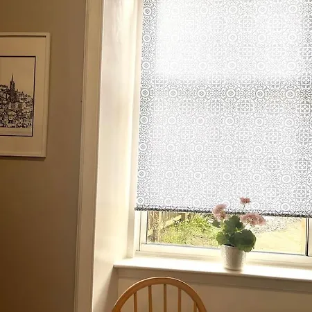 Large 2 Bedroom, Ground Floor Flat, Close To *