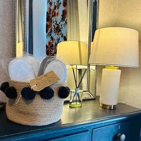 Large 2 Bedroom, Ground Floor Flat, Close To Edinburgh