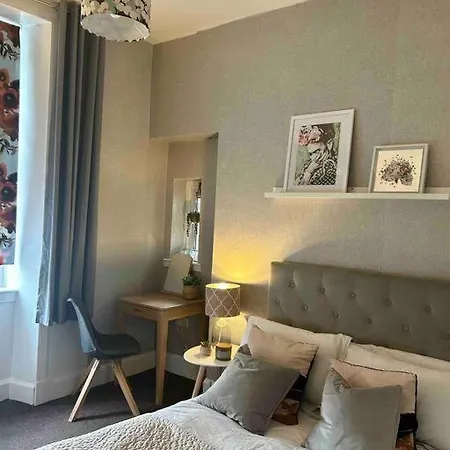 Large 2 Bedroom, Ground Floor Flat, Close To *